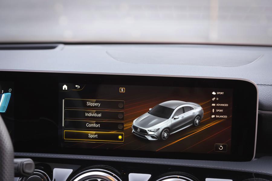 Панель приборов Mercedes-AMG CLA45 S 4Matic+ (C118) 2019 года  (WW) (фото 3 из 22)